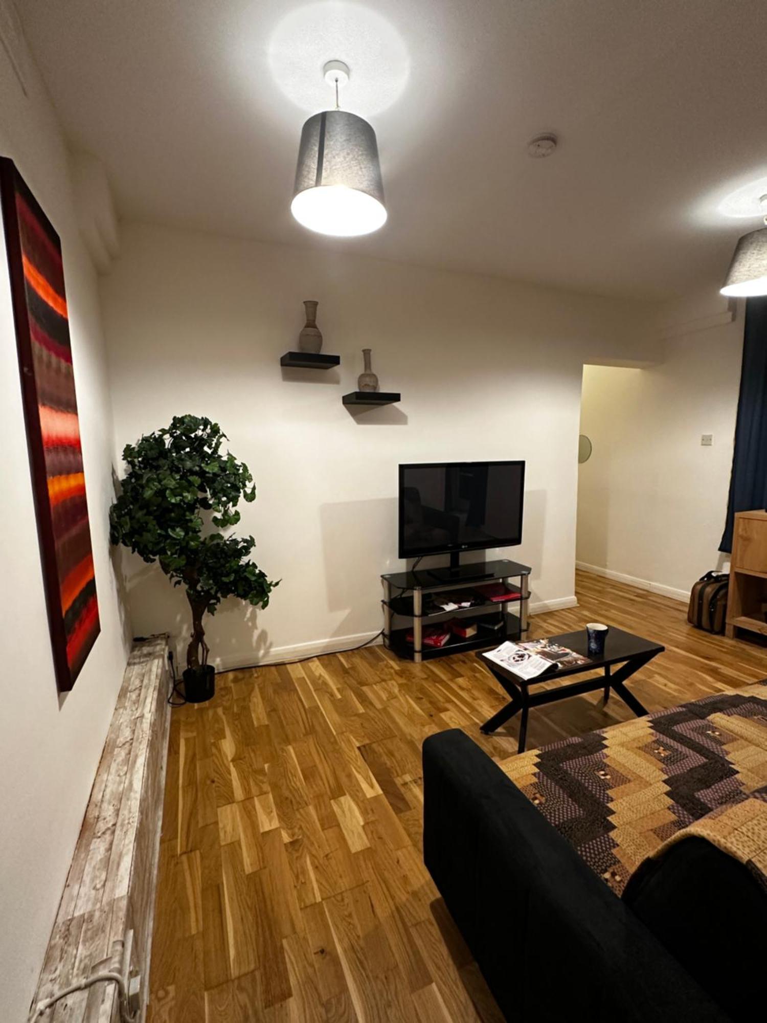Charming 1-Bedroom Apartment Southfields, London Ngoại thất bức ảnh
