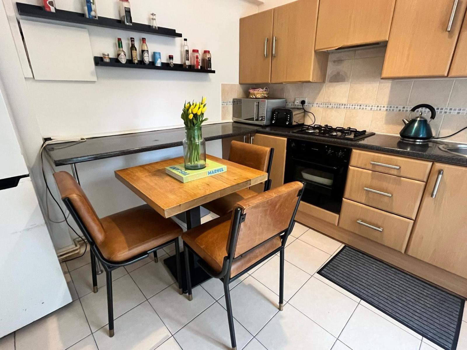 Charming 1-Bedroom Apartment Southfields, London Ngoại thất bức ảnh