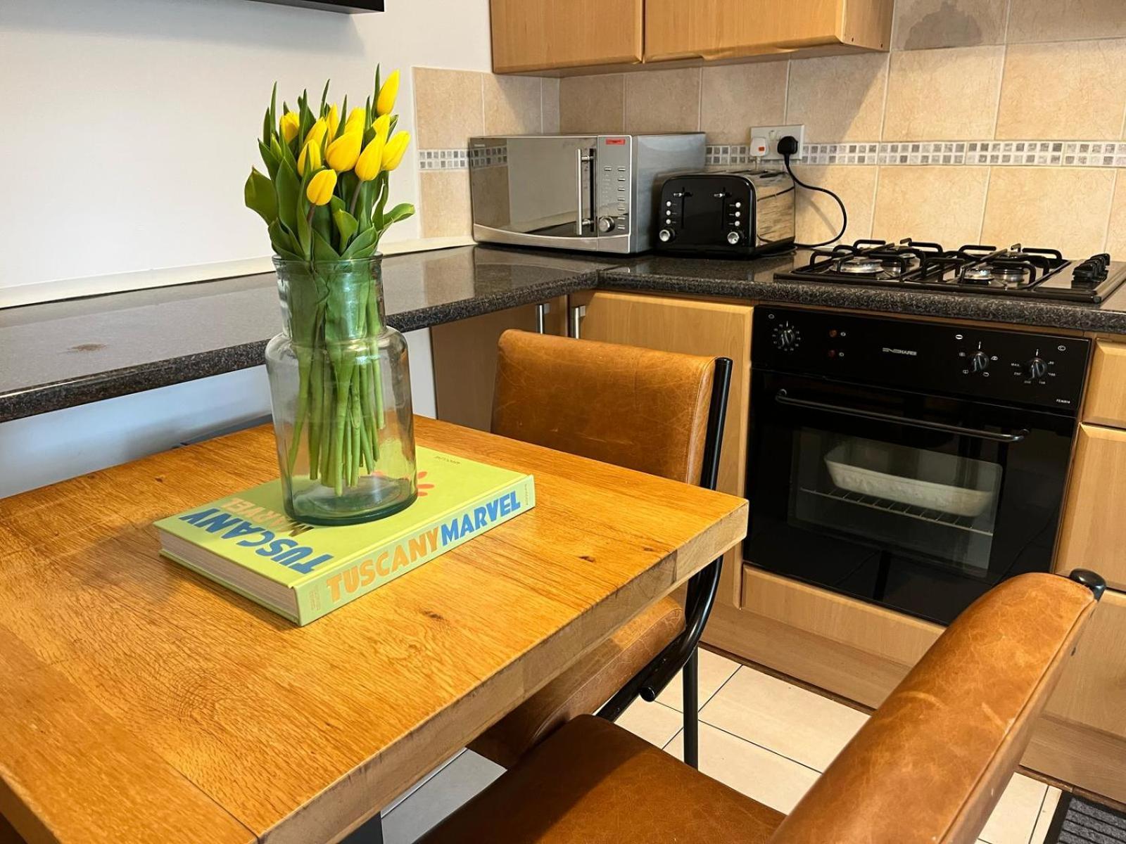 Charming 1-Bedroom Apartment Southfields, London Ngoại thất bức ảnh