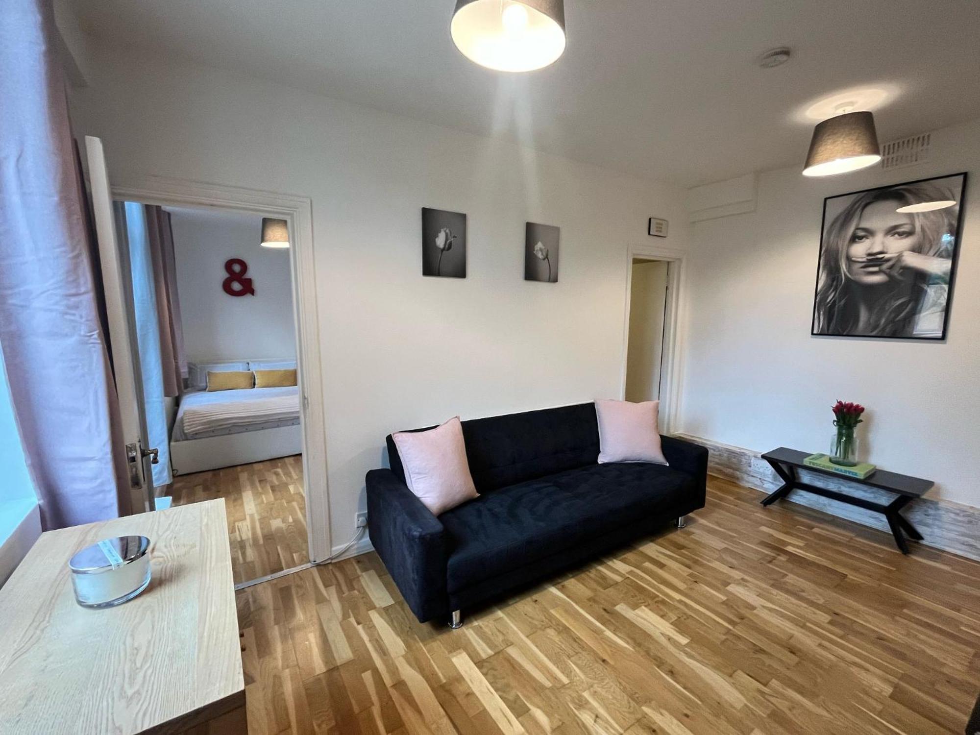 Charming 1-Bedroom Apartment Southfields, London Ngoại thất bức ảnh